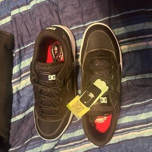 Black DC METRIC S Never Worn.